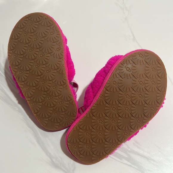HOT PINK FUCHSIA UGG GIRL TODDLER SLIPPERS CUTE HOT FASHION 8C - Picture 3 of 3